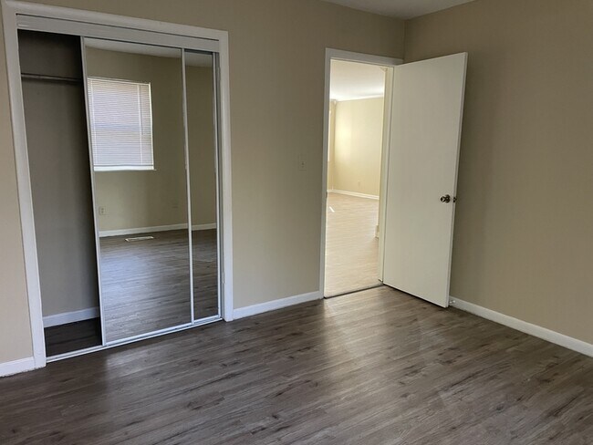 Building Photo - 497 S Wood Ave