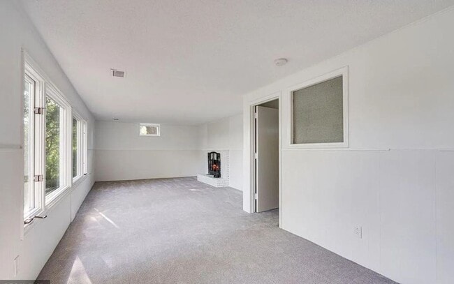 Building Photo - Perfect 4 bedroom count Home in Burnsville
