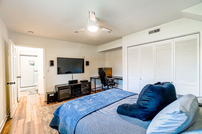 Lower Level Bedroom - 5321 Providence Rd