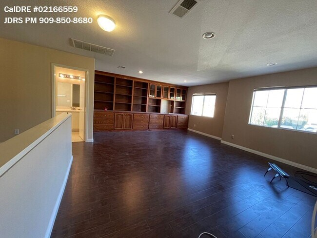 Building Photo - Rancho Cucamonga 5 Bedroom Home