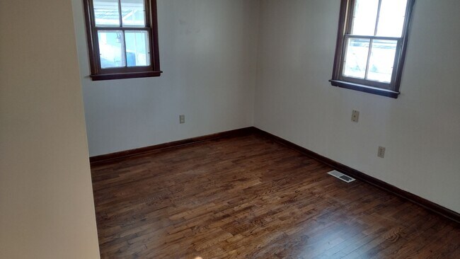 Building Photo - SINGLE FAMILY HOME IN ROSSVILLE
