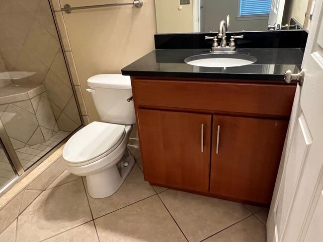 Building Photo - Upgraded First Floor Condo - Estate at Wes...