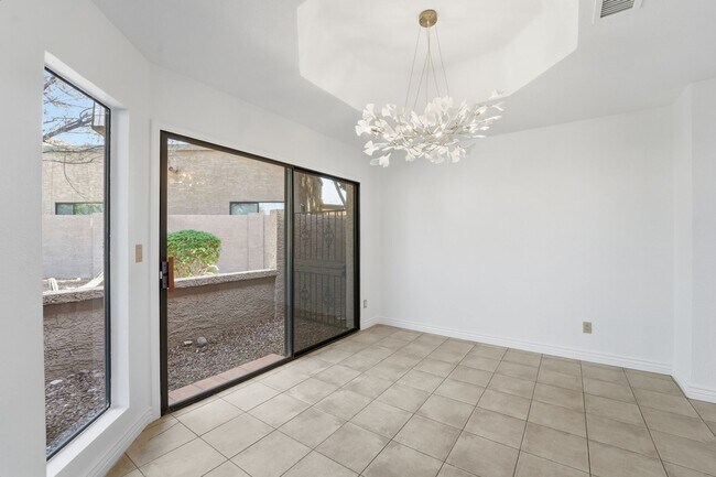 Building Photo - Welcome to this stunning 3-bedroom, 2-bathroom home in the heart of Scottsdale, AZ