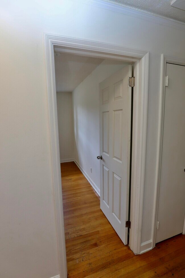 Building Photo - 1912 Dominion Dr