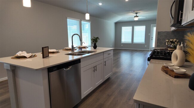 Building Photo - 16702 Sterling Clf St