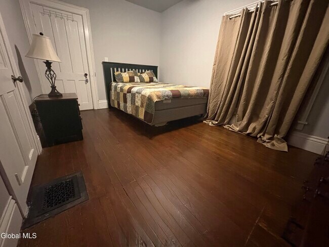 Building Photo - 260 Clark Rd