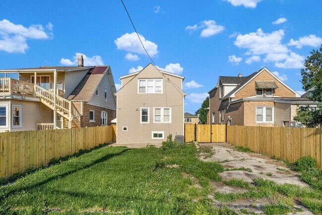 Building Photo - 2724 N Mobile Ave