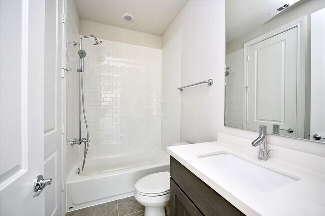 Building Photo - 706 Cage St