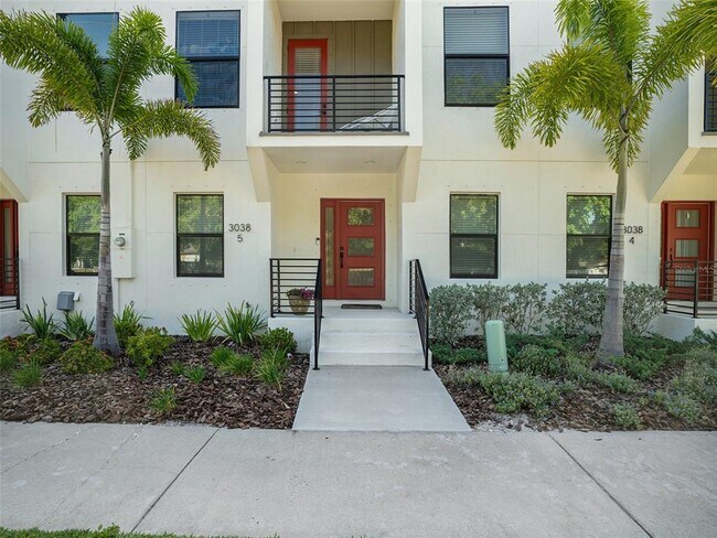 Building Photo - 3038 W Napoleon Ave