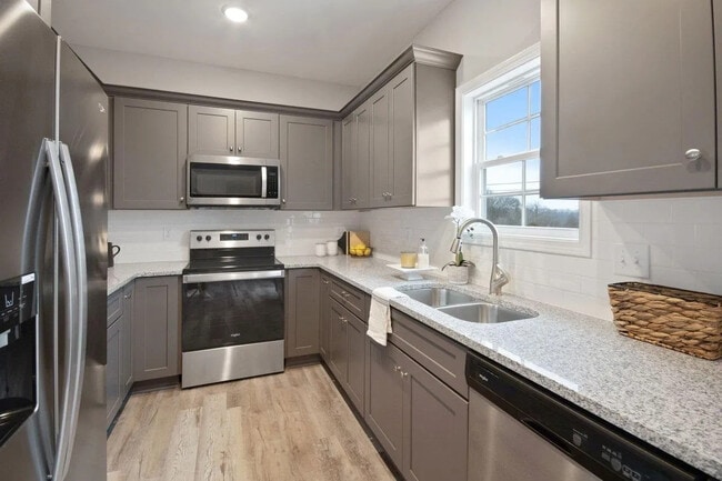 Building Photo - 7046 Shelton Ln