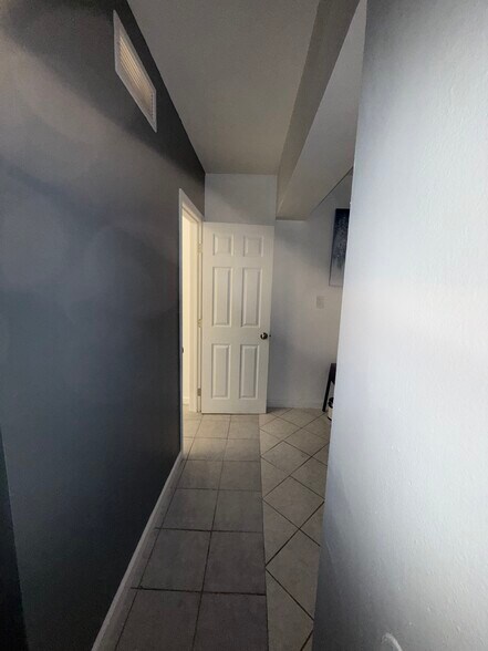 Building Photo - 7615 SW 18th St