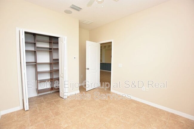 Building Photo - 5632 Aral Dr