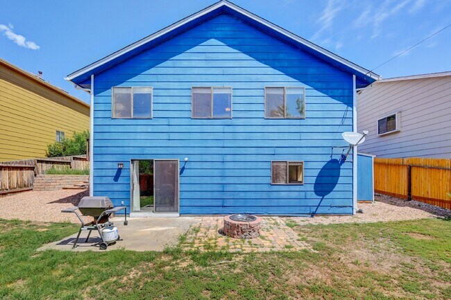 Building Photo - $2,245 - 3 Bed, 3 Bath Home with Finished ...