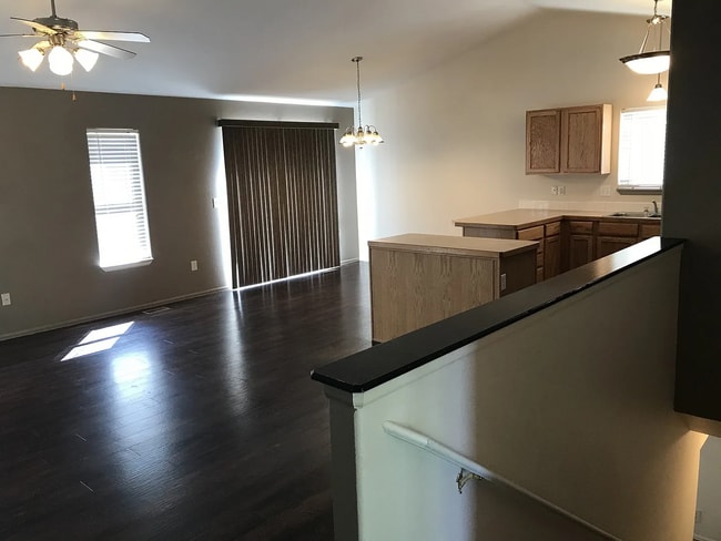 Building Photo - Spacious 5 Bedroom, 3 Bath Ranch Home with 2-Car Garage