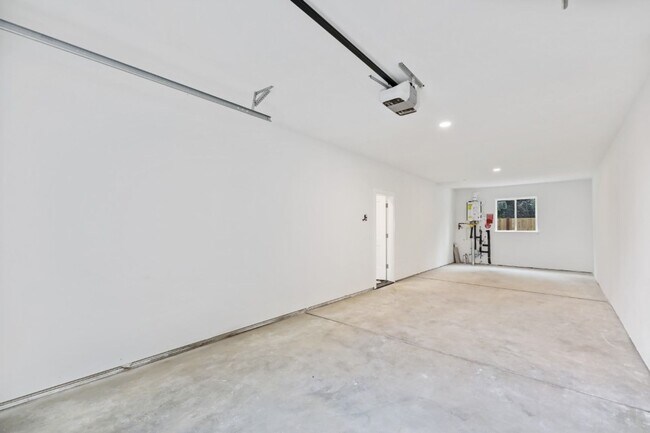 Building Photo - 3Bd/2.5Bd Monroe Townhome
