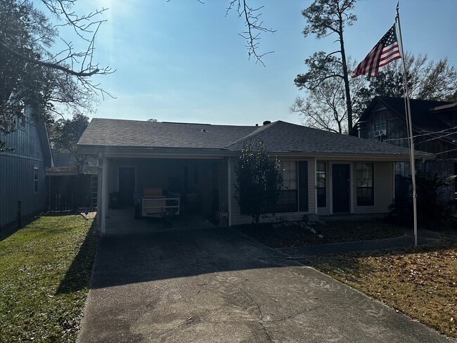 Building Photo - Ozone Woods Ranch