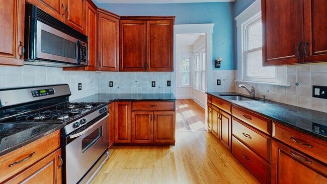 Building Photo - [In-Unit Laundry; Garden] Townhouse-Style Living, with Historical Details & Parking!