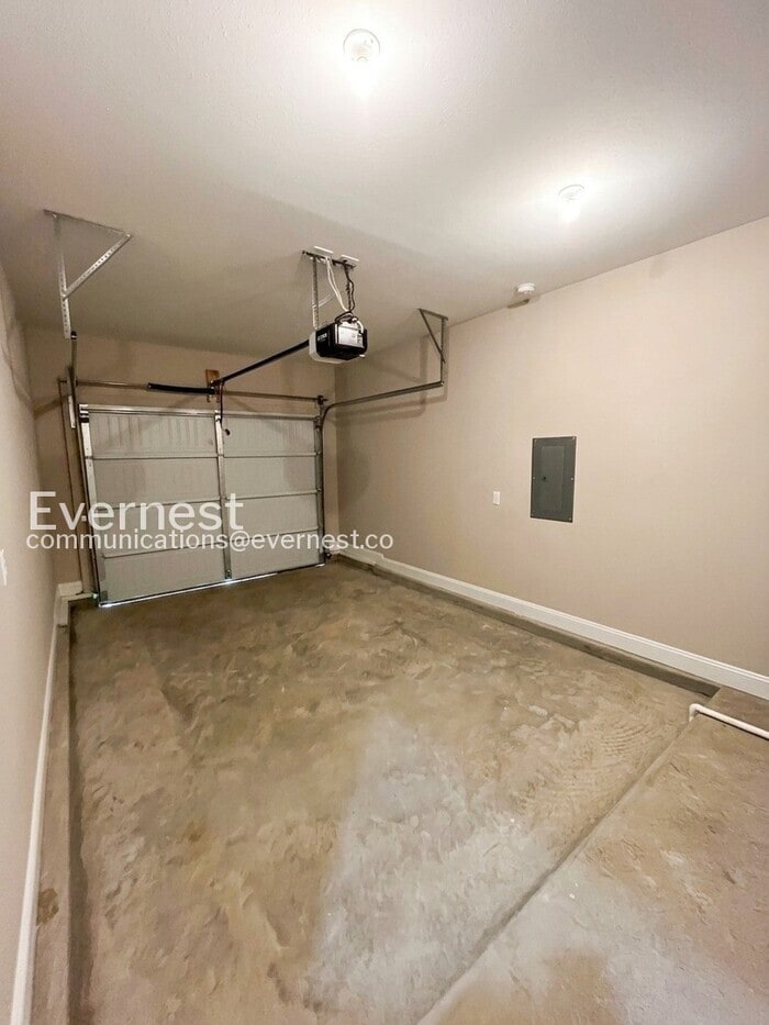 Building Photo - 3385 Polly Dr
