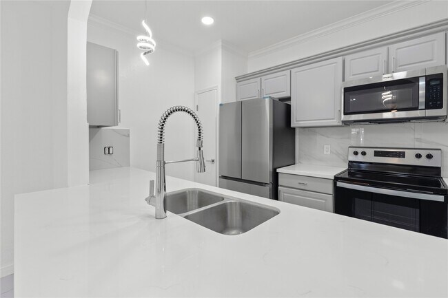 Building Photo - 6000 Reims Rd