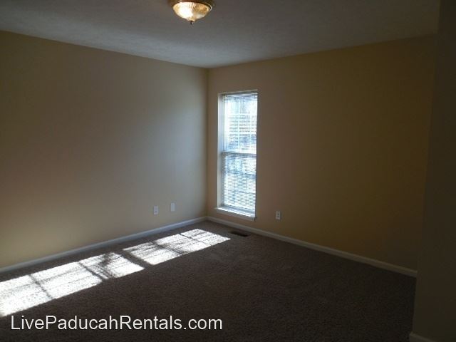 Building Photo - 2 br, 1.5 bath Apartment - 110 Fuller Rd.