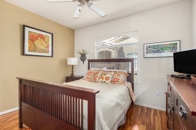 Split Secondary Bedroom - 5335 E Shea Blvd