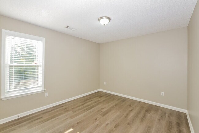 Building Photo - 2827 Fletcher View Dr