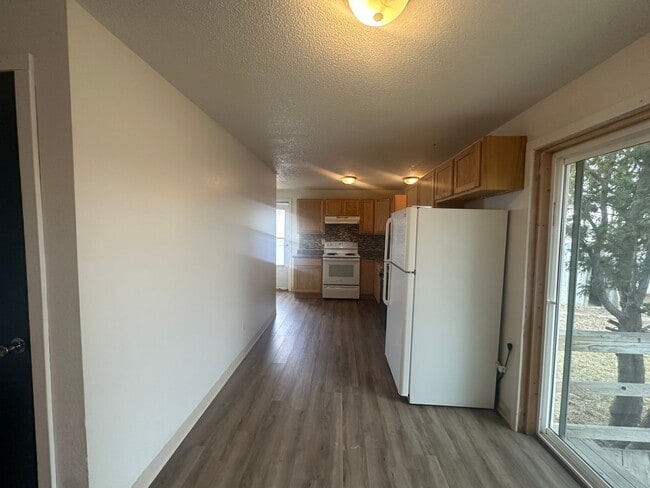 Building Photo - Three bedroom, Two bathroom home located i...