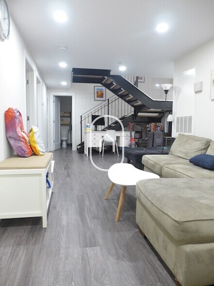 Building Photo - 34 Cunard St