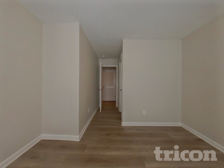 Building Photo - 3333 Lowland Dr