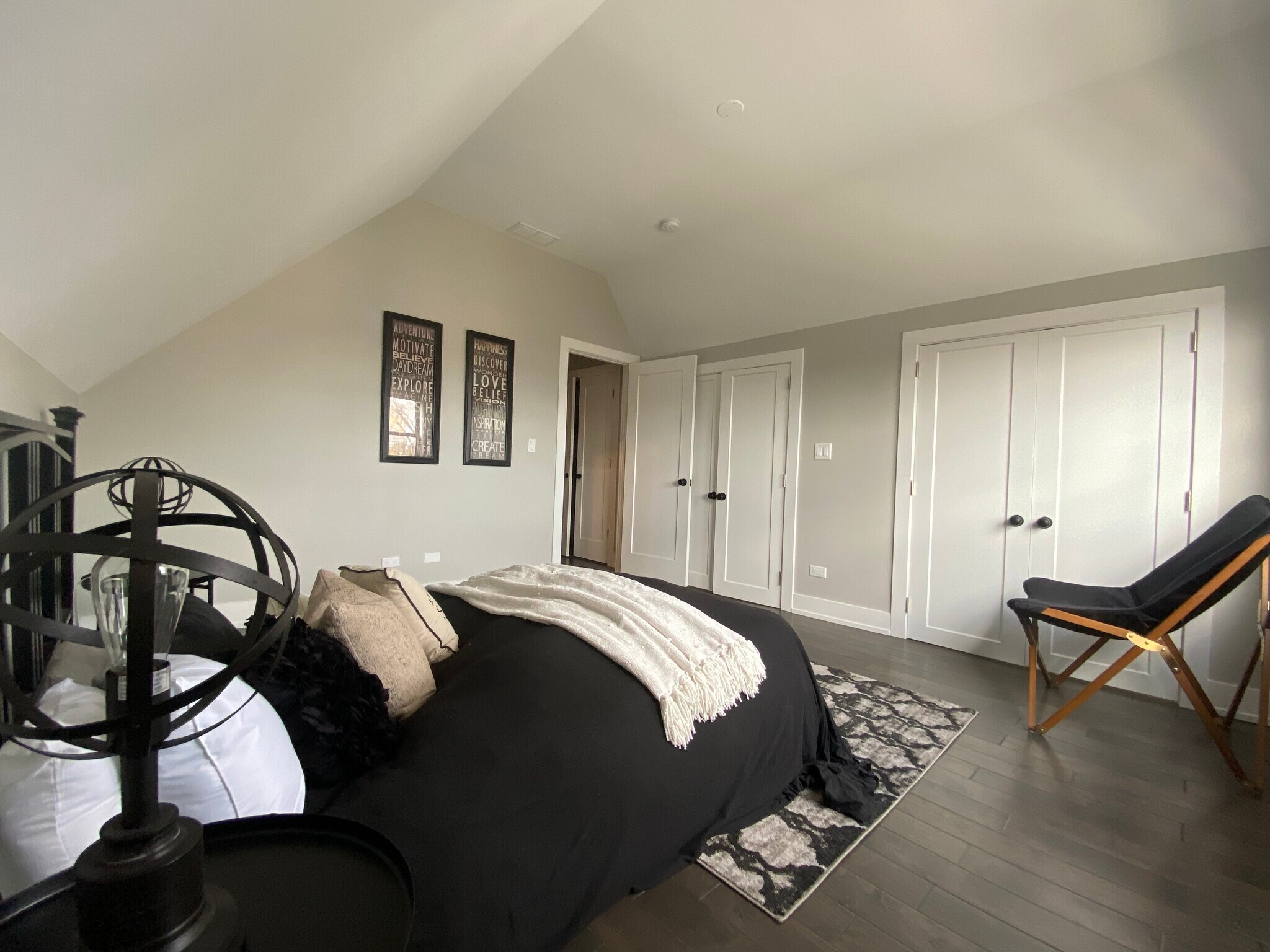 Building Photo - 3330 S Indiana Ave