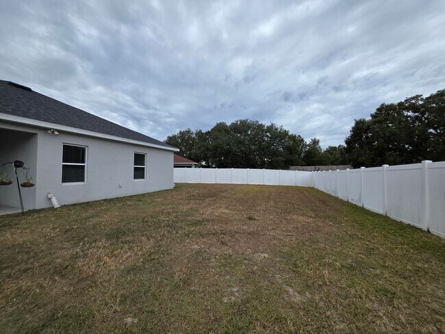 Building Photo - 4-Bedroom, 2.5-Bathroom in Lakeland