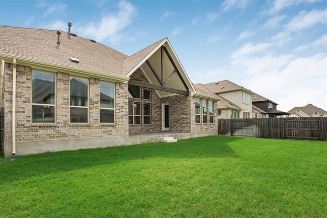Building Photo - 728 Landing Ln