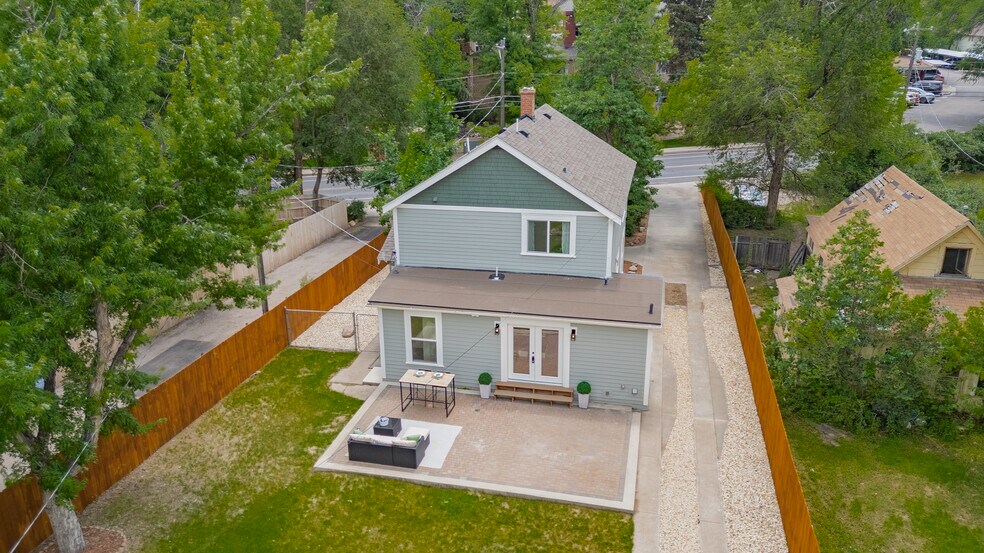 Building Photo - 200 W Cheyenne Rd