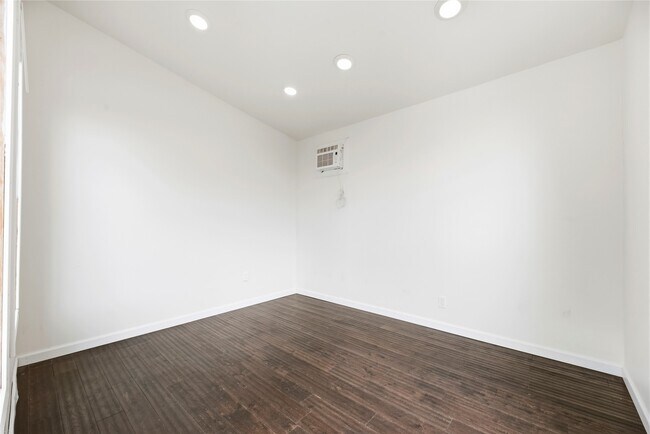 Building Photo - 4513 W 43rd St