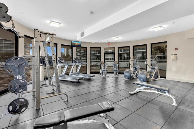 Building Photo - 20515 E Country Club Dr