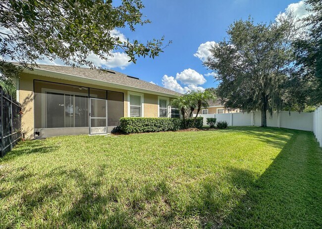 Building Photo - Furnished Rental in Golf Cart District!