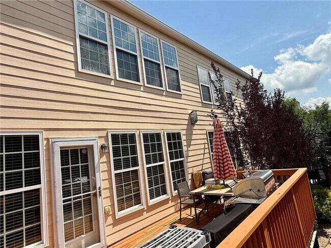 Building Photo - 585 Marylebone Dr