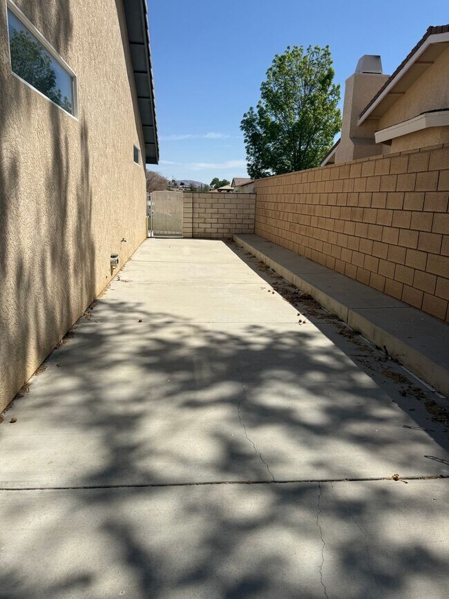 Building Photo - Beautiful Spring Valley Lake Home, 3 Bedrooms, 2 Bathrooms, New Paint