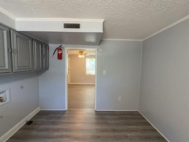 Building Photo - 1611 Voirin Rd