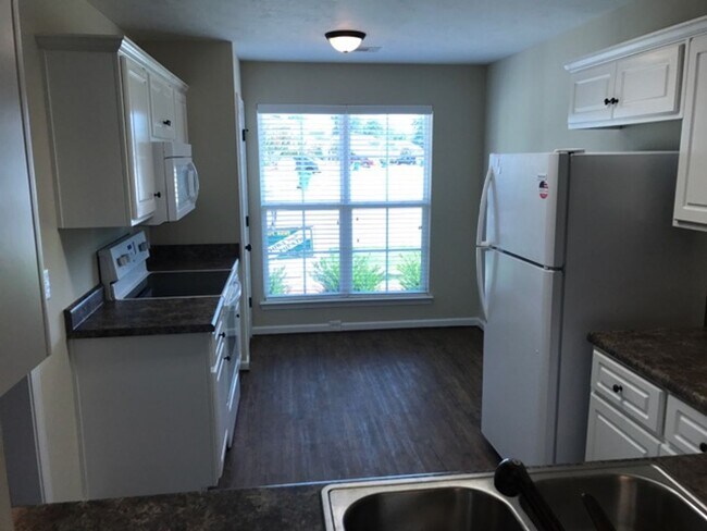 Building Photo - 155 Yucca Ct.