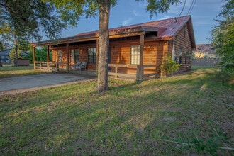 Building Photo - 400 Camellia Ave