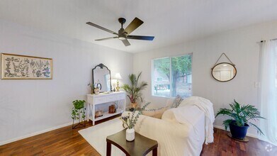 Building Photo - Beautiful 3-Bed, 2.5-Bath Home in South Fo...