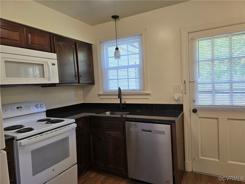 Building Photo - 3812 Hermitage Rd