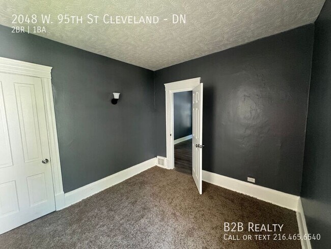 Building Photo - 2048 W 95th St