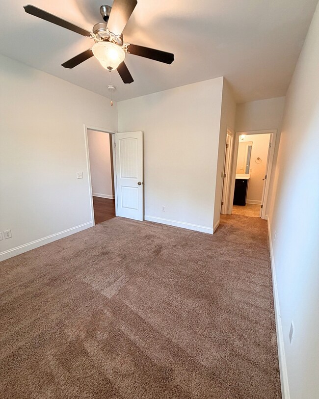 Building Photo - 4908 Maple Ave