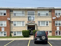Building Photo - 9610 Ivanhoe Ave