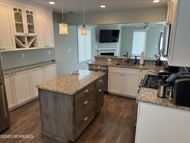 Building Photo - 988 Capstan Dr