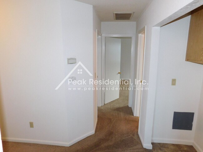 Building Photo - Spacious 3bd/2ba North Sacramento House with 2-Car Garage