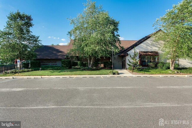 Building Photo - 23A W Bluebell Ln