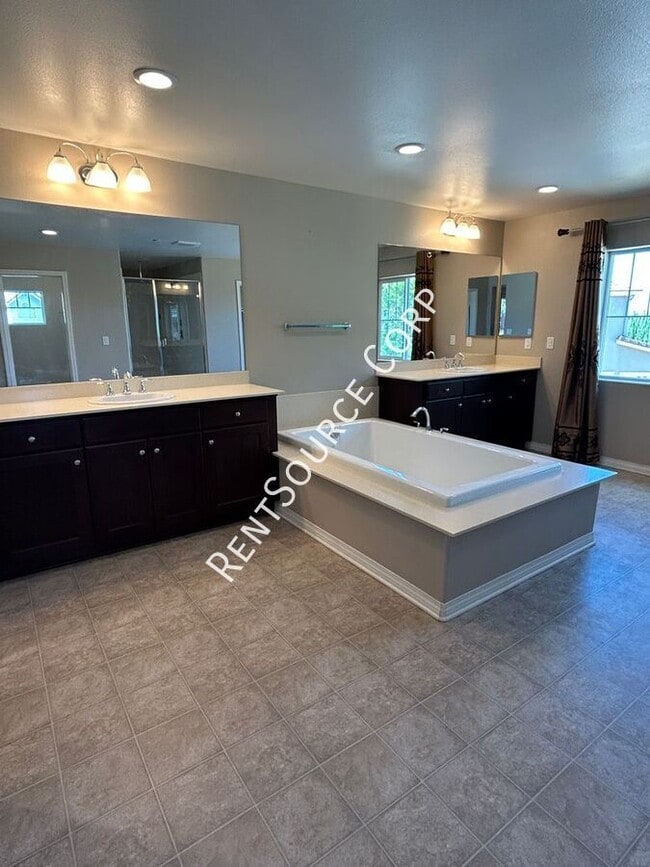 Building Photo - 41704 Wayladn Ct